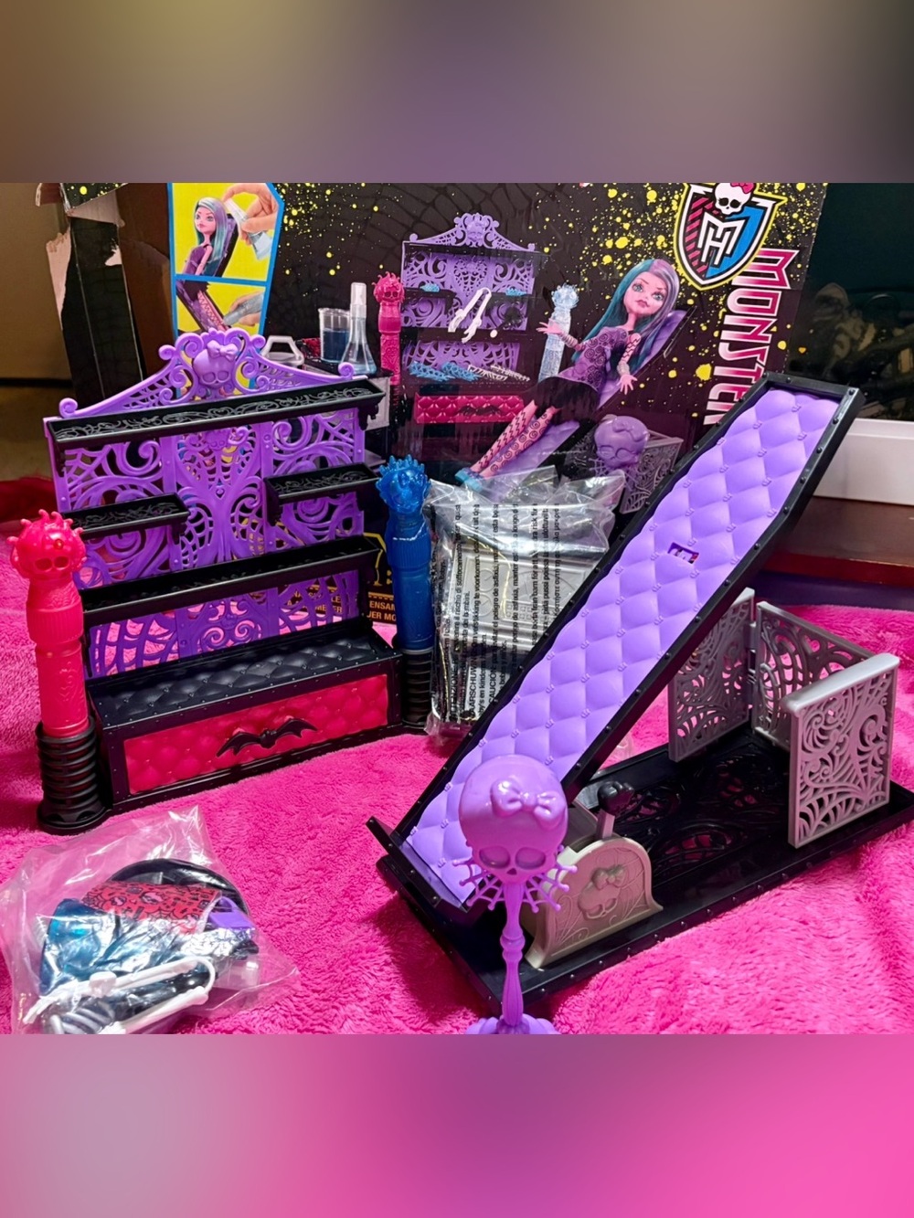 G1 2013 MONSTER HIGH Color Me Creepy Tattoo studio Play-set ALMOST COMPLETE